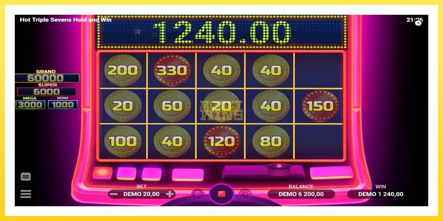 Slika 4 igralni avtomat Hot Triple Sevens Hold & Win